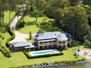 112 Crescent Avenue, Hope Island, Qld 4212