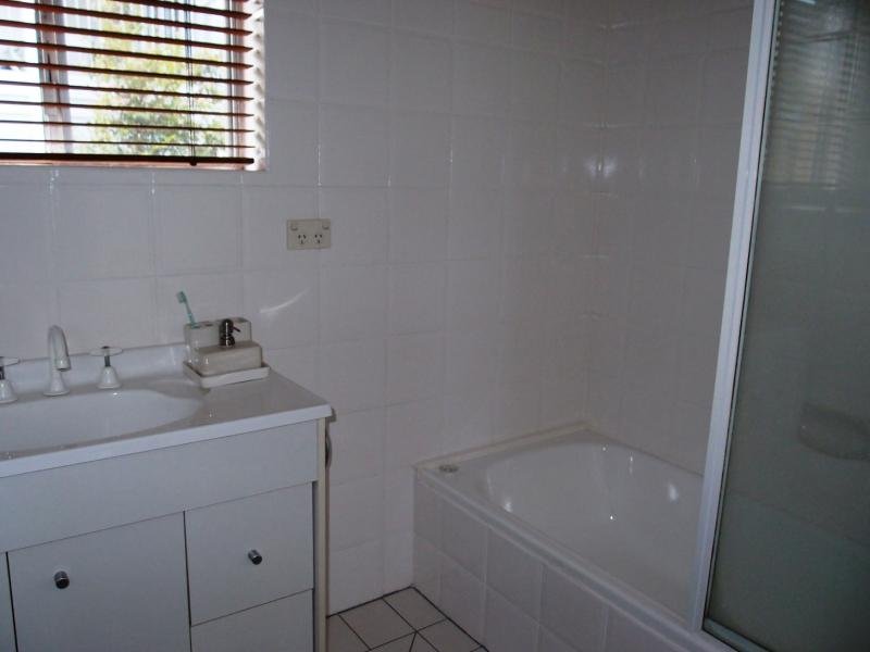 $2,147,483,647 (sold on 16-Sep-2013) Unit 2 beds | 1 bath | 1 car 200 Baroona Rd PADDINGTON QLD 4064, 647 (Sold On 16-Sep-2013) Unit 2 Beds | 1 Bath | 1 Car 200 Baroona Rd Paddington - Thumbnail 5