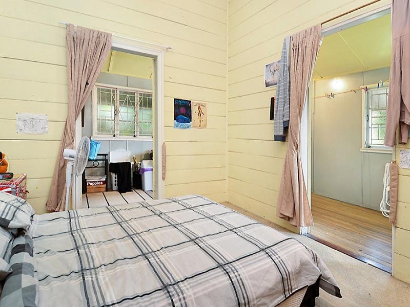 $2,147,483,647 (sold on 26-Aug-2015) House 4 beds | 1 bath | 1 car 7 Blaxland Street MILTON QLD 4064, 647 (Sold On 26-Aug-2015) House 4 Beds | 1 Bath | 1 Car 7 Blaxland Street Milton - Thumbnail 7