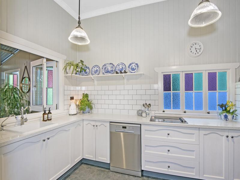 $2,147,483,647 (sold on 07-Jun-2017) House 4 beds | 2 bath | 1 car 13 Arthur Terrace RED HILL QLD 4059, 647 (Sold On 07-Jun-2017) House 4 Beds | 2 Bath | 1 Car 13 Arthur Terrace Red Hill - Thumbnail 6