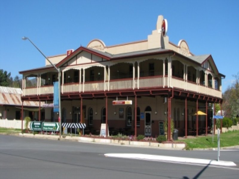 Adelong Show