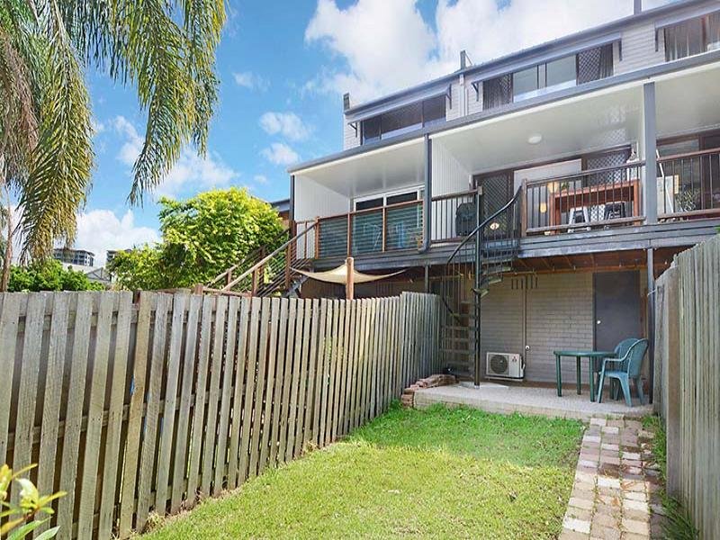 6 / 27 Westerham St TARINGA QLD 4068, 000 (Sold On 21-Apr-2016) Unit 2 Beds | 1 Bath | 2 Car 27 Westerham St Taringa - Thumbnail 3