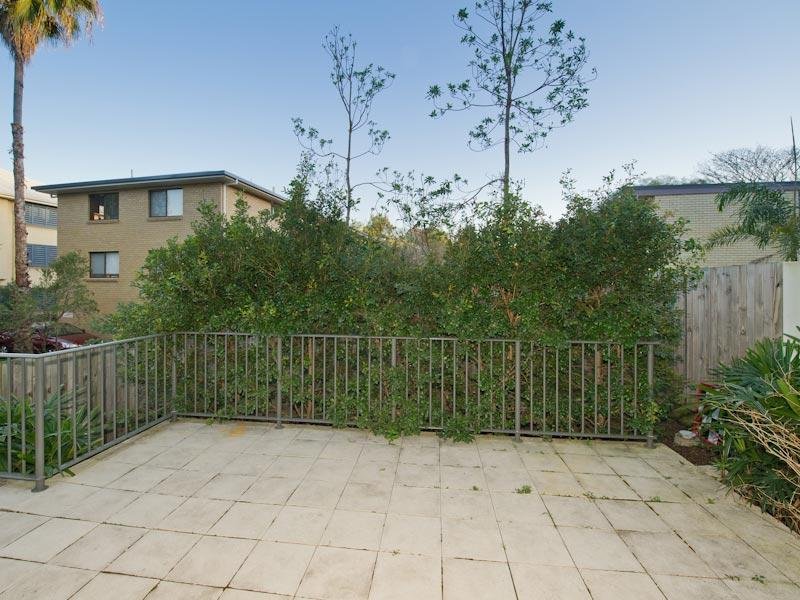 $635,000 (sold on 22-Feb-2013) Townhouse 3 beds | 2 bath | 2 car 57 Sisley Street ST LUCIA QLD 4067, 000 (Sold On 22-Feb-2013) Townhouse 3 Beds | 2 Bath | 2 Car 57 Sisley Street St Lucia - Thumbnail 7