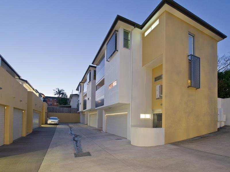 $635,000 (sold on 22-Feb-2013) Townhouse 3 beds | 2 bath | 2 car 57 Sisley Street ST LUCIA QLD 4067, 000 (Sold On 22-Feb-2013) Townhouse 3 Beds | 2 Bath | 2 Car 57 Sisley Street St Lucia - Thumbnail 5