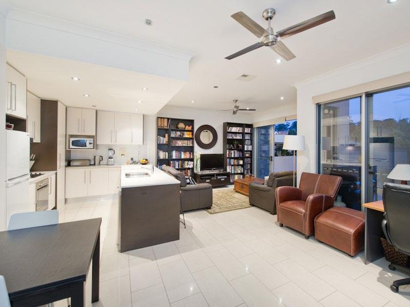 $635,000 (sold on 22-Feb-2013) Townhouse 3 beds | 2 bath | 2 car 57 Sisley Street ST LUCIA QLD 4067, 000 (Sold On 22-Feb-2013) Townhouse 3 Beds | 2 Bath | 2 Car 57 Sisley Street St Lucia - Thumbnail 2