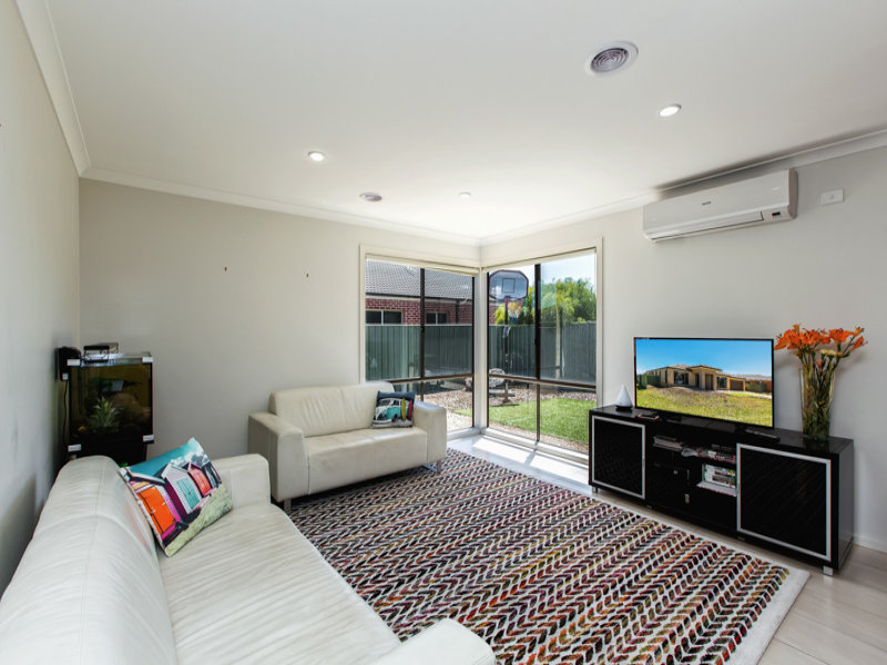 6 Amesbury Ave, Wyndham Vale, VIC, 3024, Wyndham Vale - Thumbnail 2