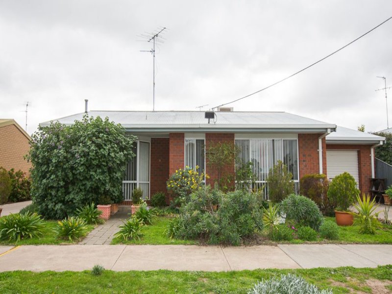 1 8 Wilson Street Horsham VIC 3400 Realestate Au