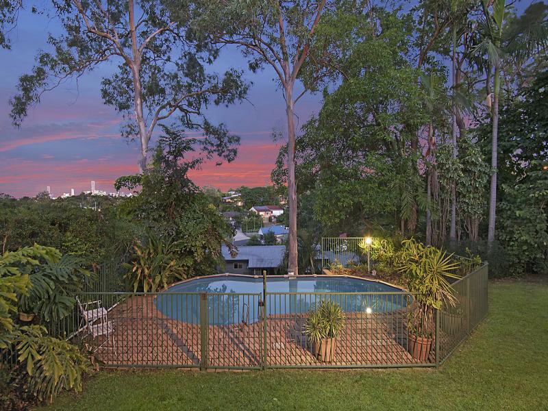$2,147,483,647 (sold on 04-Oct-2017) House 3 beds | 2 bath | 2 car 37 Couldrey St BARDON QLD 4065, 647 (Sold On 04-Oct-2017) House 3 Beds | 2 Bath | 2 Car 37 Couldrey St Bardon - Thumbnail 2