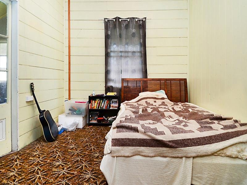 $2,147,483,647 (sold on 26-Aug-2015) House 4 beds | 1 bath | 1 car 7 Blaxland Street MILTON QLD 4064, 647 (Sold On 26-Aug-2015) House 4 Beds | 1 Bath | 1 Car 7 Blaxland Street Milton - Thumbnail 6