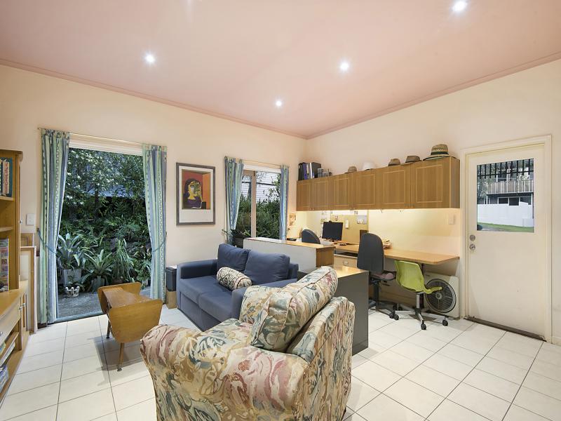 $2,147,483,647 (sold on 04-Oct-2017) House 3 beds | 2 bath | 2 car 37 Couldrey St BARDON QLD 4065, 647 (Sold On 04-Oct-2017) House 3 Beds | 2 Bath | 2 Car 37 Couldrey St Bardon - Thumbnail 5