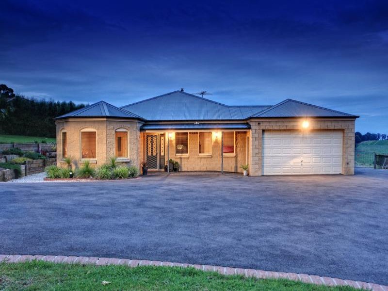 9 11 Town Road Gembrook Vic 3783 Property Details