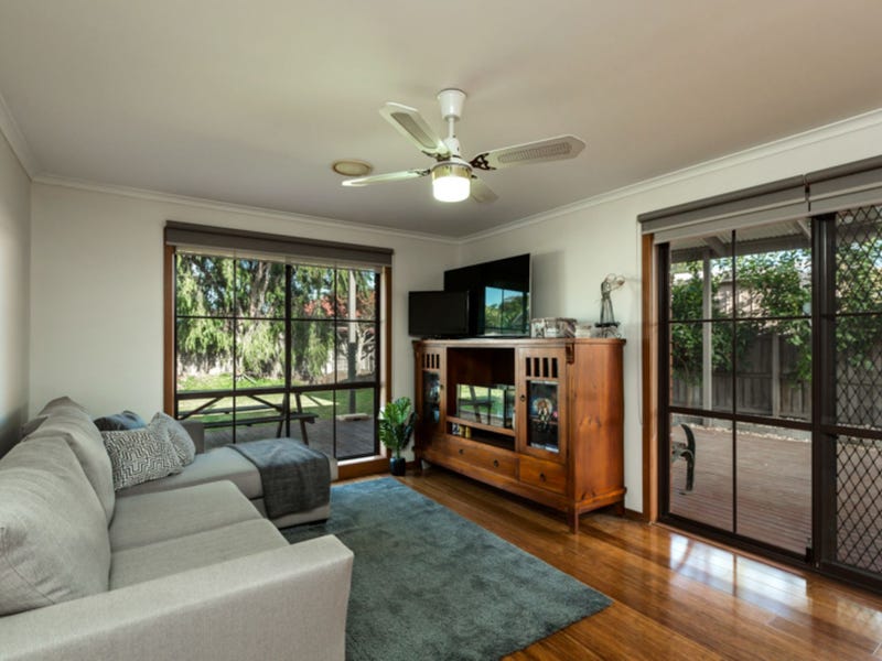 12 Buckingham Drive, Werribee, VIC, 3030, Werribee - Thumbnail 2