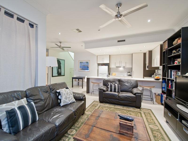 $635,000 (sold on 22-Feb-2013) Townhouse 3 beds | 2 bath | 2 car 57 Sisley Street ST LUCIA QLD 4067, 000 (Sold On 22-Feb-2013) Townhouse 3 Beds | 2 Bath | 2 Car 57 Sisley Street St Lucia - Thumbnail 8