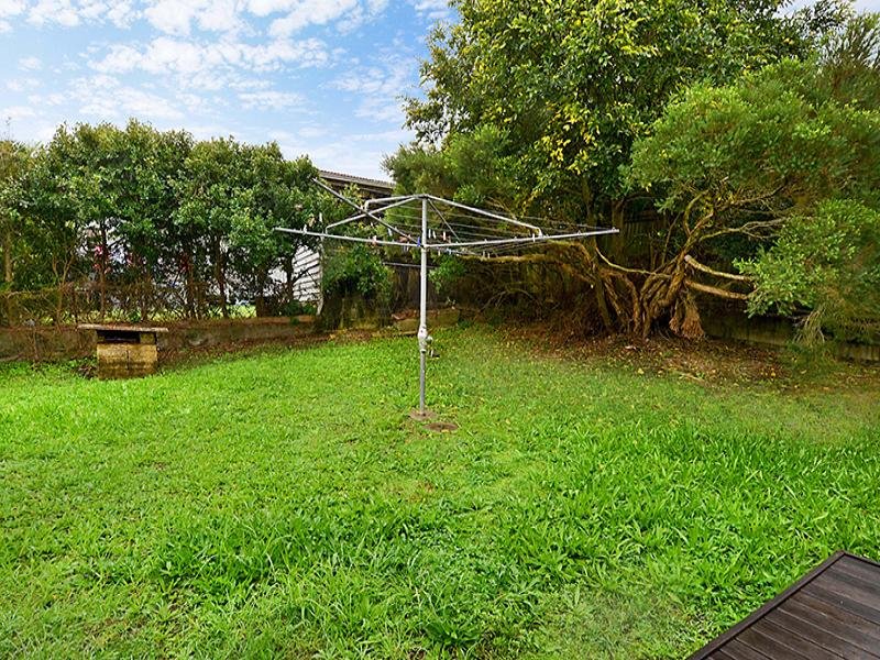 $2,147,483,647 (sold on 26-Aug-2015) House 4 beds | 1 bath | 1 car 7 Blaxland Street MILTON QLD 4064, 647 (Sold On 26-Aug-2015) House 4 Beds | 1 Bath | 1 Car 7 Blaxland Street Milton - Thumbnail 4