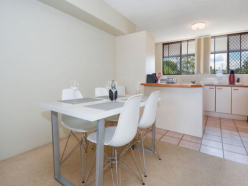 6 / 27 Westerham St TARINGA QLD 4068, 000 (Sold On 21-Apr-2016) Unit 2 Beds | 1 Bath | 2 Car 27 Westerham St Taringa - Thumbnail 5