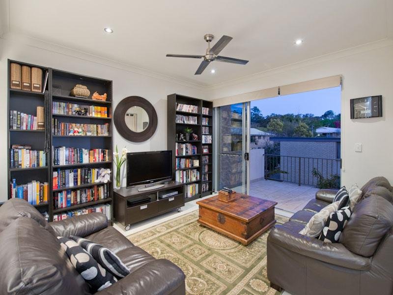 $635,000 (sold on 22-Feb-2013) Townhouse 3 beds | 2 bath | 2 car 57 Sisley Street ST LUCIA QLD 4067, 000 (Sold On 22-Feb-2013) Townhouse 3 Beds | 2 Bath | 2 Car 57 Sisley Street St Lucia - Thumbnail 3