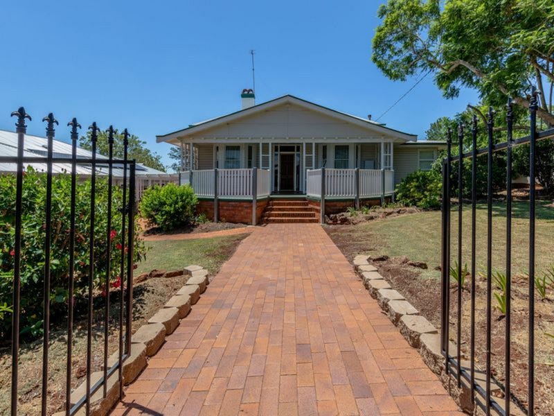 29 Arthur Street East Toowoomba QLD 4350 Realestate Au