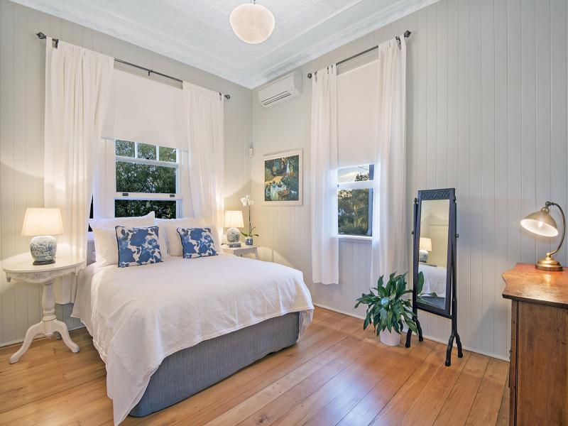 $2,147,483,647 (sold on 07-Jun-2017) House 4 beds | 2 bath | 1 car 13 Arthur Terrace RED HILL QLD 4059, 647 (Sold On 07-Jun-2017) House 4 Beds | 2 Bath | 1 Car 13 Arthur Terrace Red Hill - Thumbnail 8