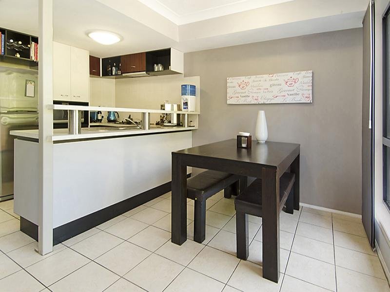 3 / 29 Musgrave Tce ALDERLEY QLD 4051, 000 (Sold On 06-May-2014) Townhouse 2 Beds | 2 Bath | 1 Car 29 Musgrave Tce Alderley - Thumbnail 4