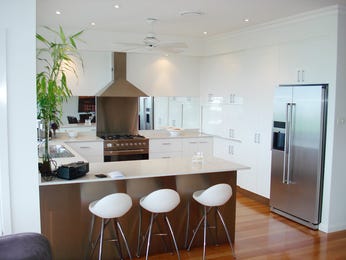 Shaped Kitchen Design Ideas on Modern U Shaped Kitchen Design Using Floorboards   Kitchen Photo