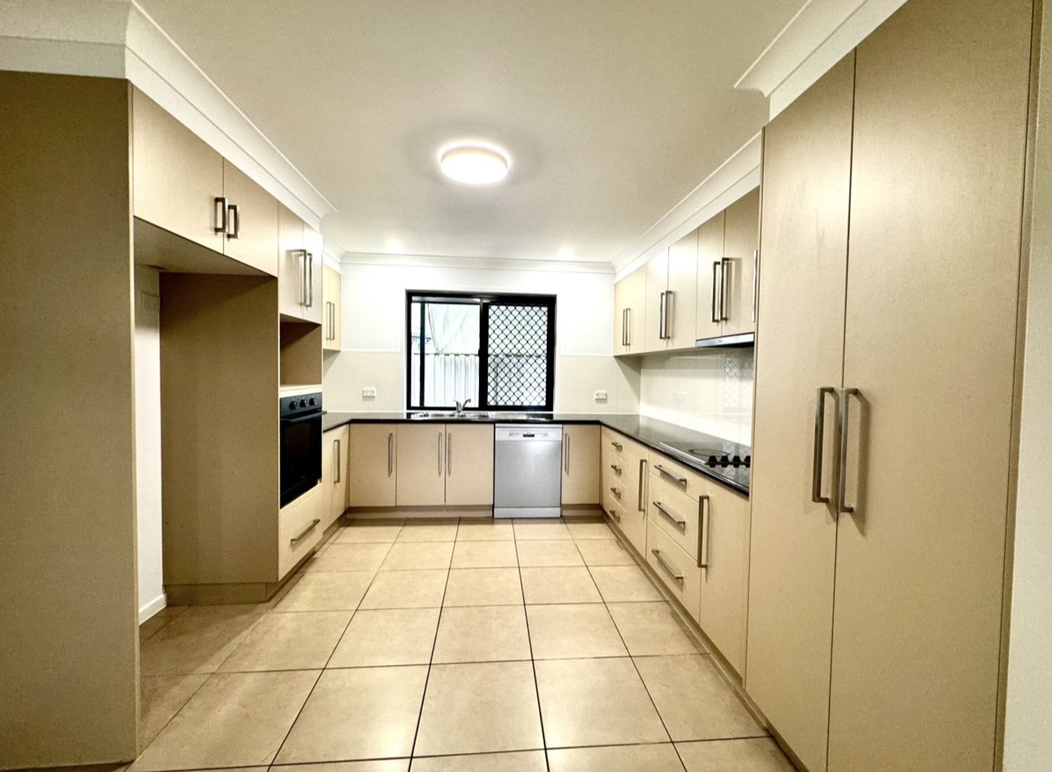 1/76 LAMBERT Drive, Moranbah Leased by Infinity Property Specialists - image 5