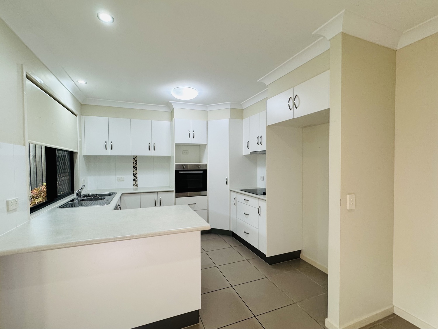 2/18 BURKE Drive, Moranbah For Sale by Infinity Property Specialists - image 3