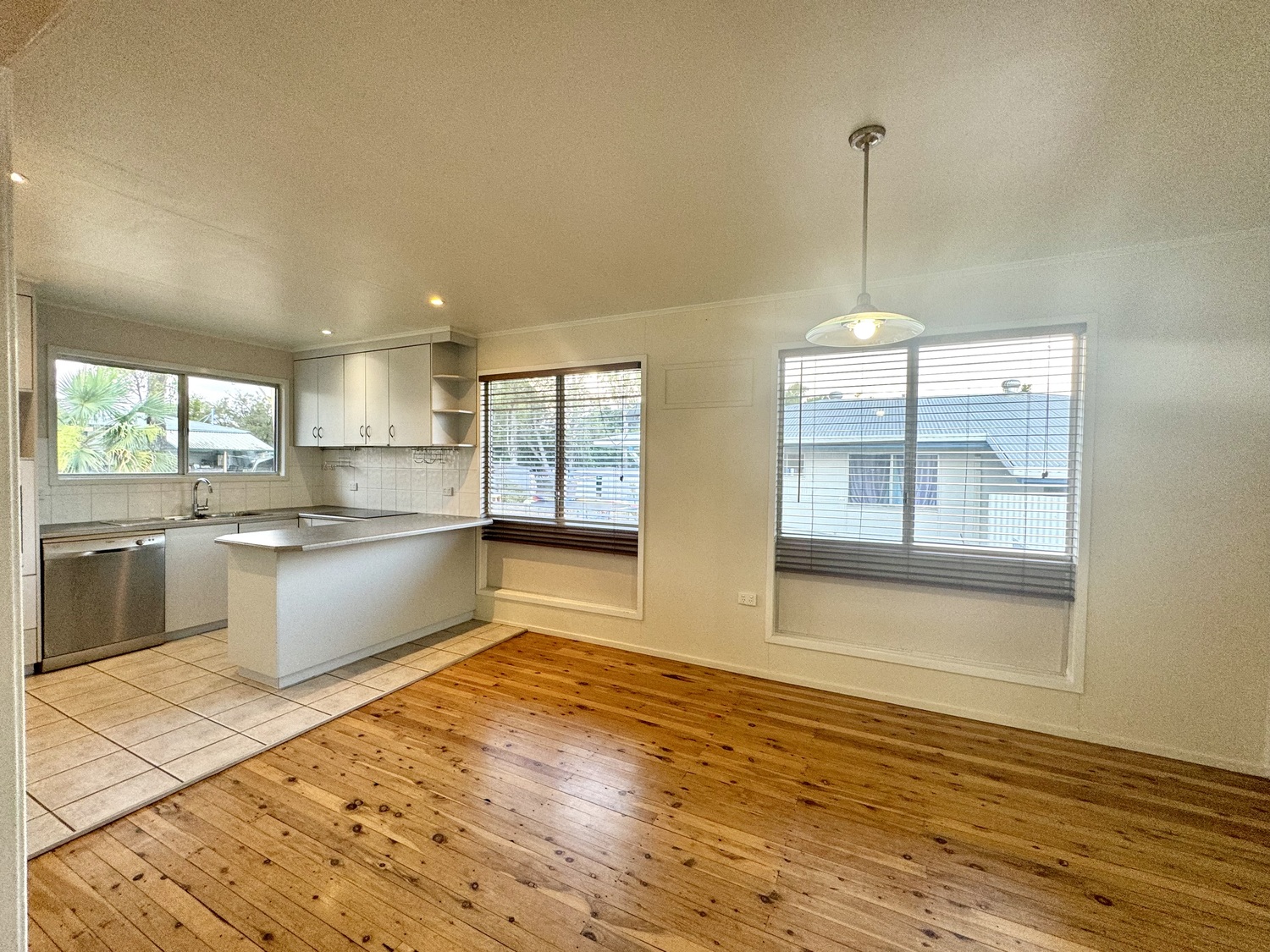 24  LAWSON Drive, Moranbah Sold by Infinity Property Specialists - image 9