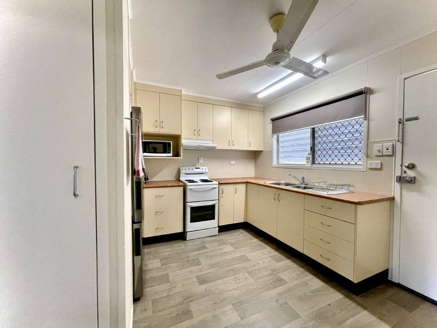 36b MILLS Avenue, Moranbah Leased by Infinity Property Specialists - image 4