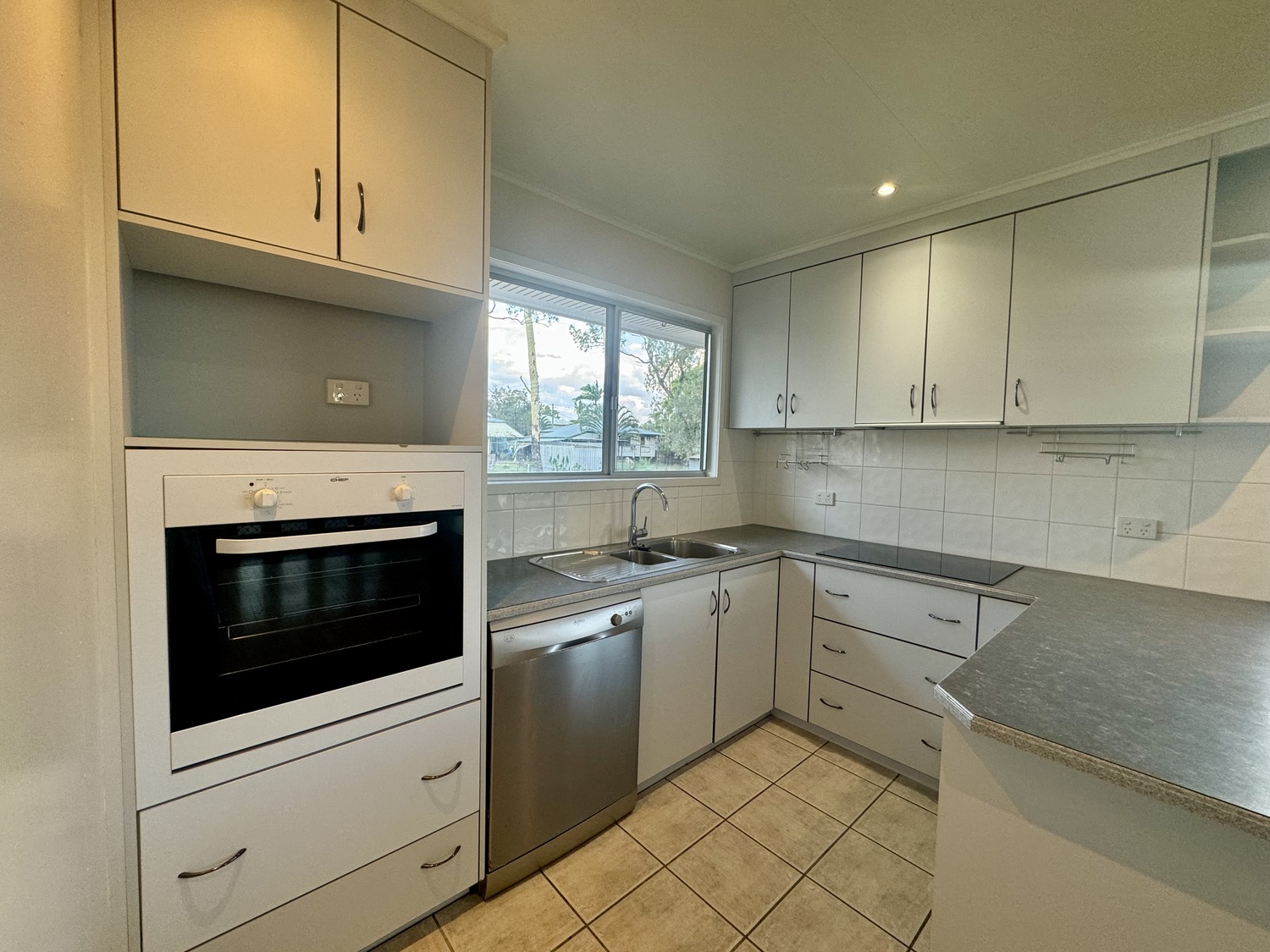 24  LAWSON Drive, Moranbah Sold by Infinity Property Specialists - image 10