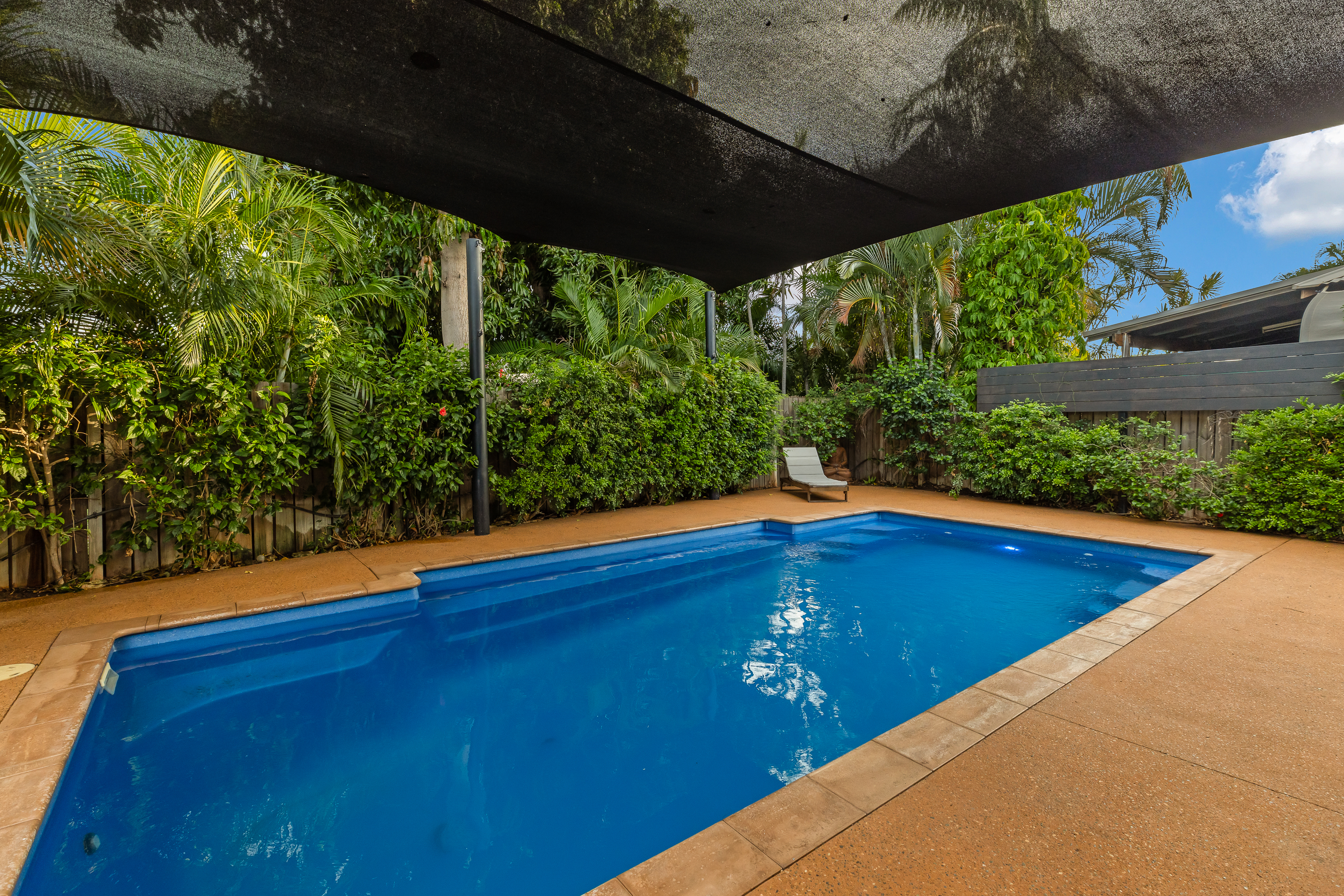 Expansive 5×2 Home with Shed, Solar & Swimming Pool!