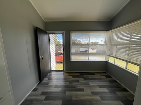 Modern Home with Big Shed  Minutes to Paget & CBD