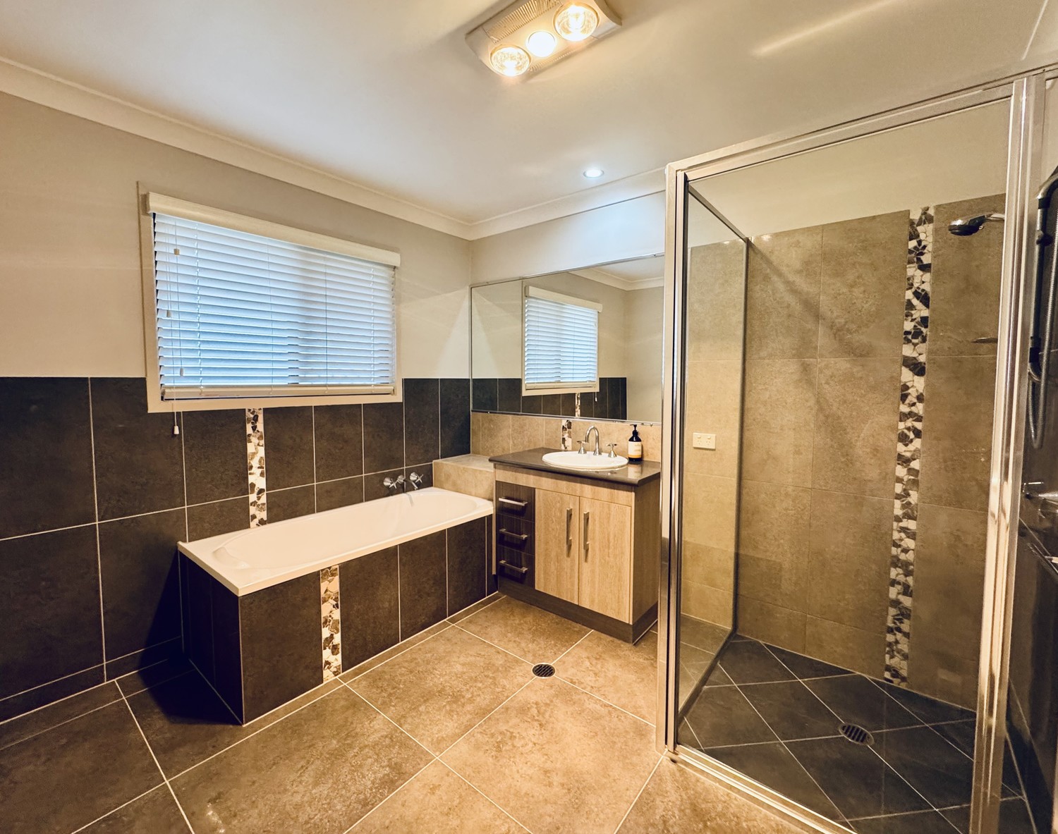 11/8-10  LAMBERT Drive, Moranbah Sold by Infinity Property Specialists - image 10