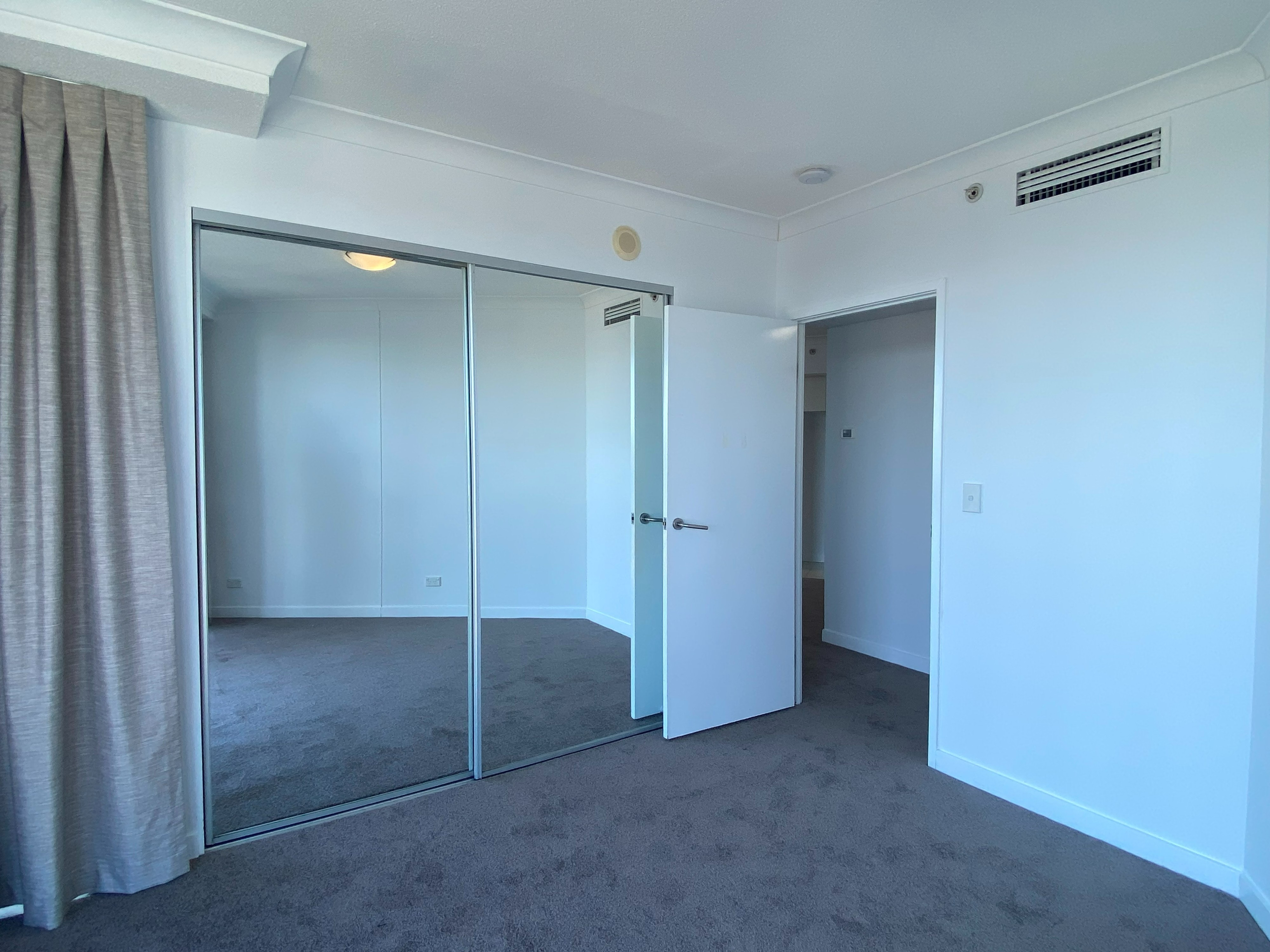 21810/5 Lawson St, SOUTHPORT, QLD 4215, Southport - Thumbnail 3