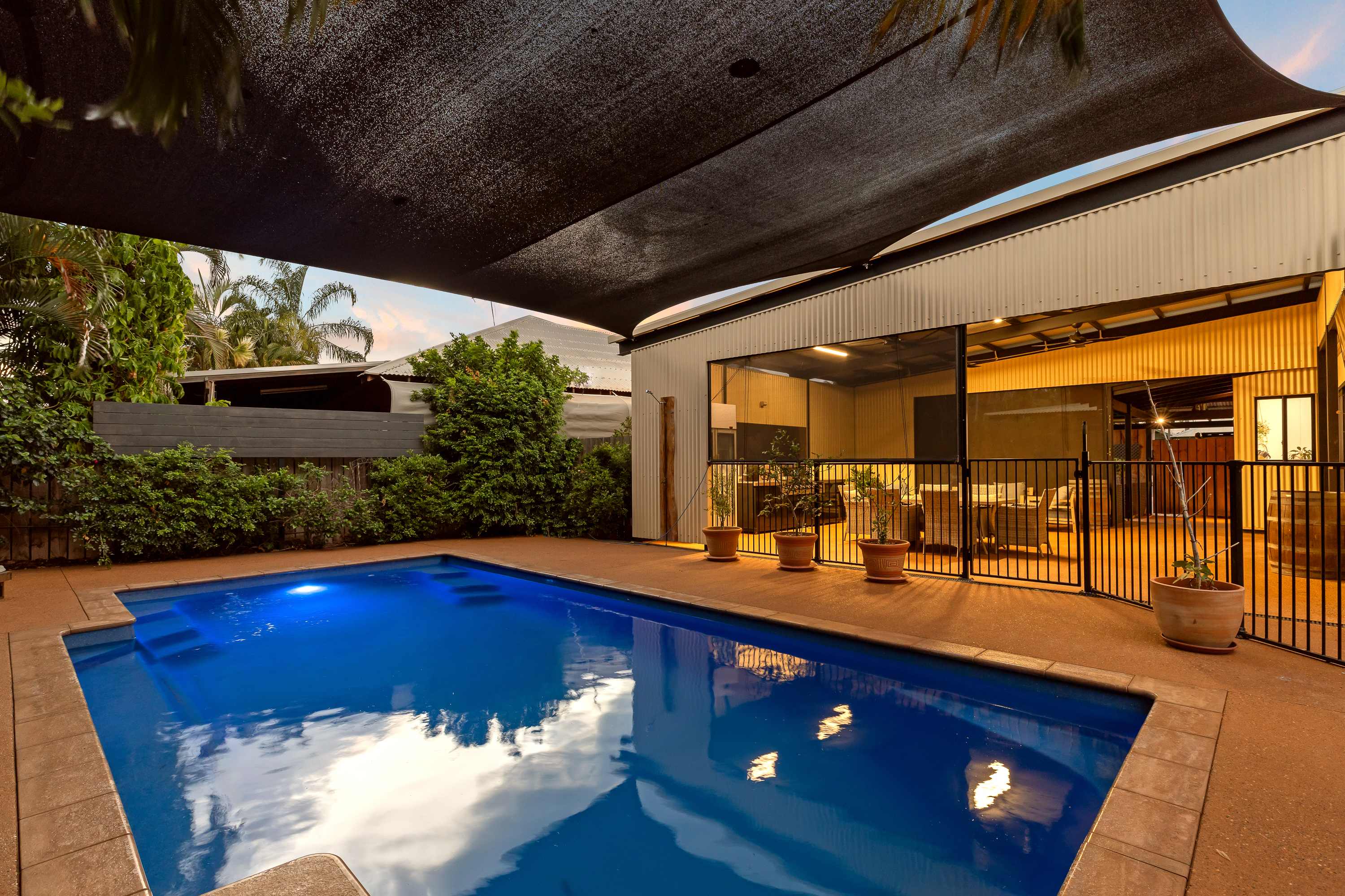 Expansive 5×2 Home with Shed, Solar & Swimming Pool!