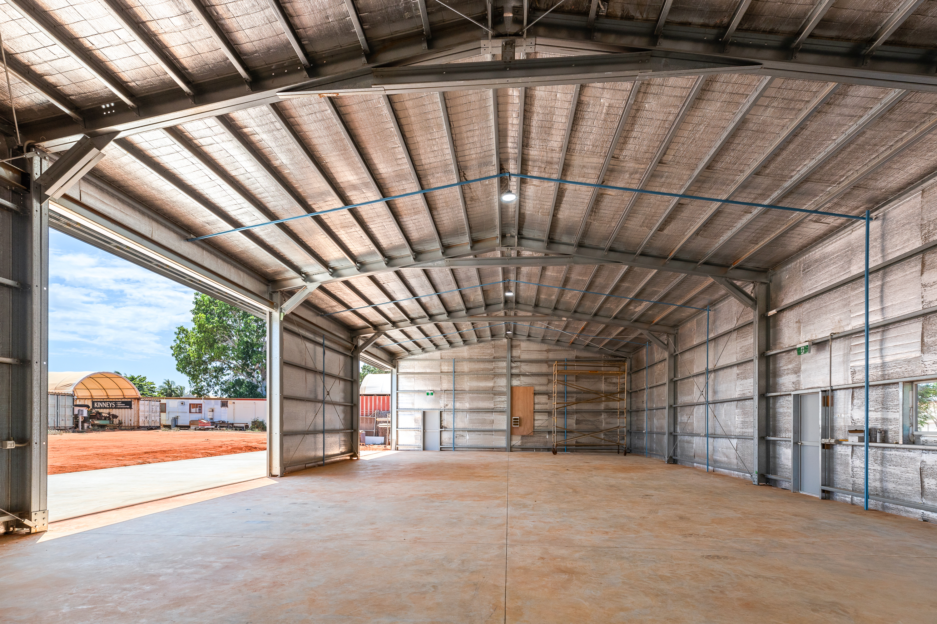 Secure Commercial Shed with Excellent Access & Hardstand