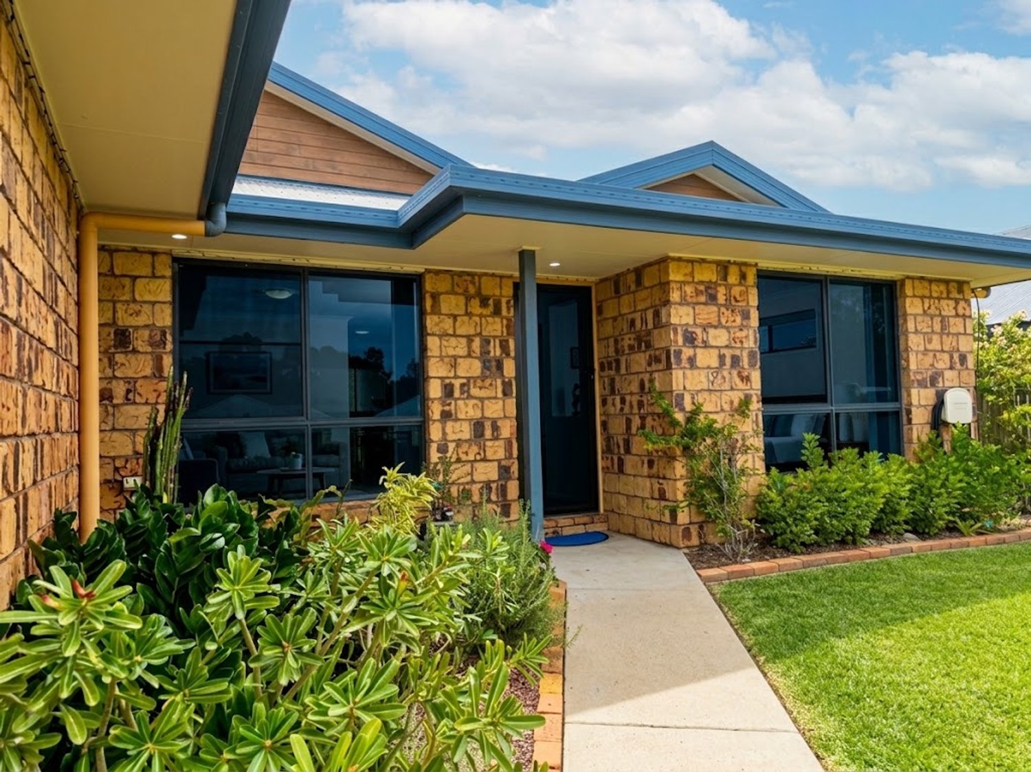 54 GROSVENOR Drive, Moranbah For Sale by Infinity Property Specialists - image 2