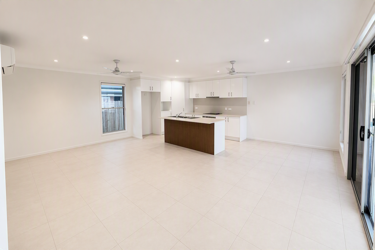 Executive Rental  3 Phoenix Crescent, Rural View QLD 4740