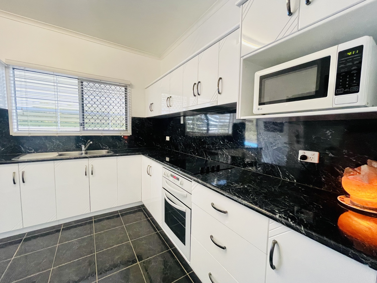 6 JACKSON Avenue, Moranbah Sold by Infinity Property Specialists - image 4