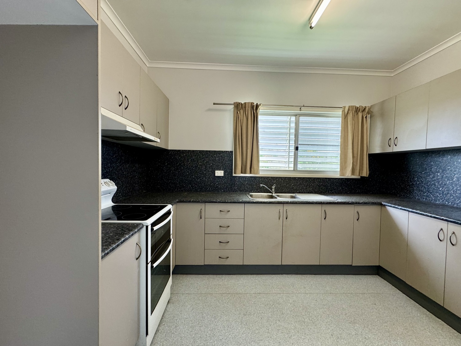 27 CUTHBERT Street, Moranbah Sold by Infinity Property Specialists - image 3