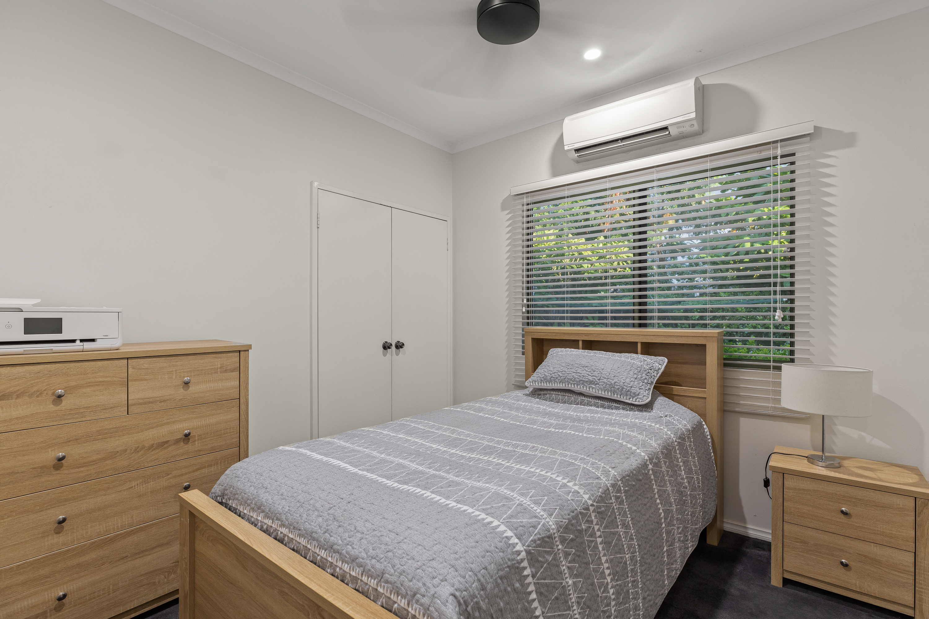 Expansive 5×2 Home with Shed, Solar & Swimming Pool!