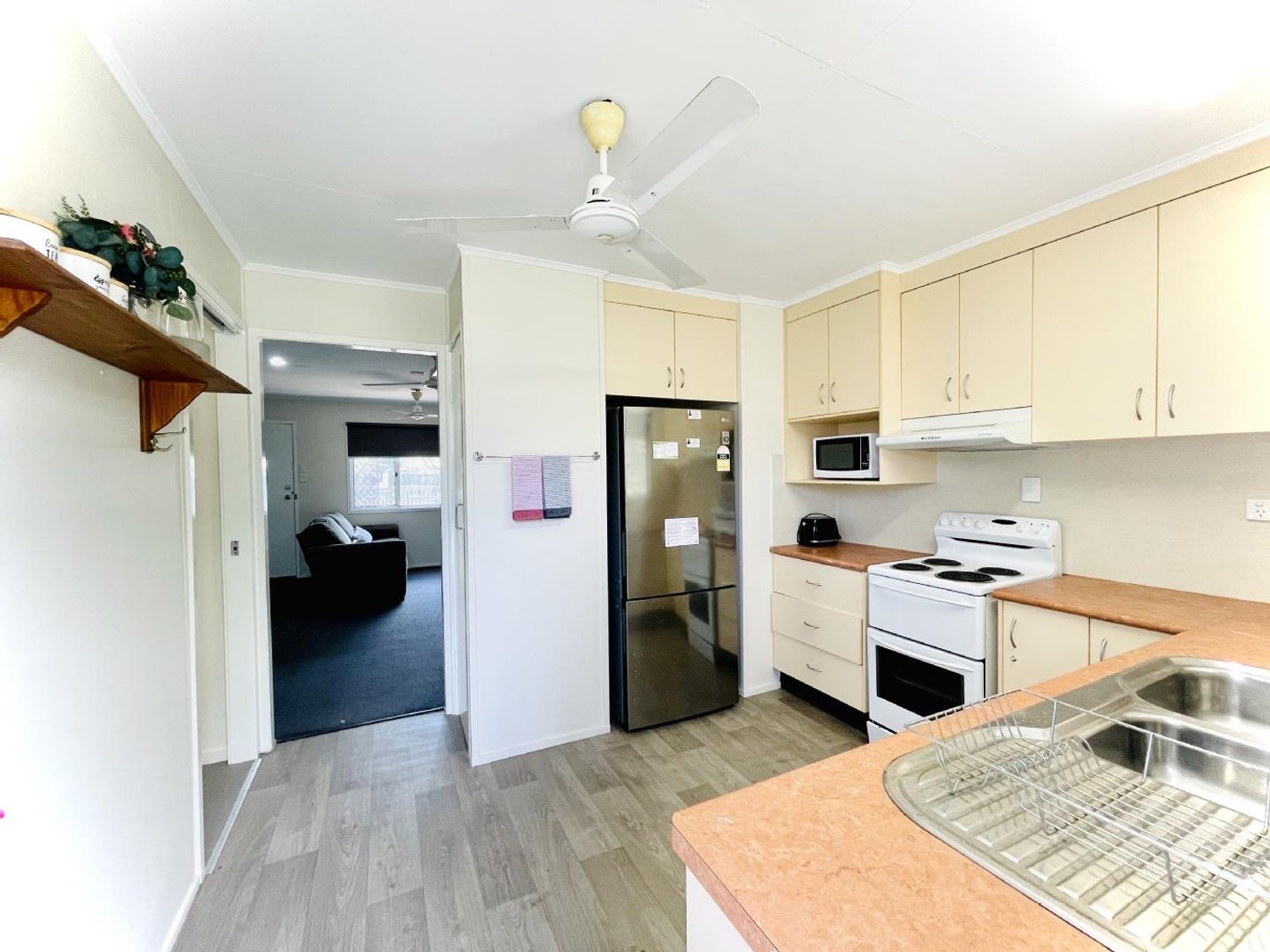 36b MILLS Avenue, Moranbah Leased by Infinity Property Specialists - image 3