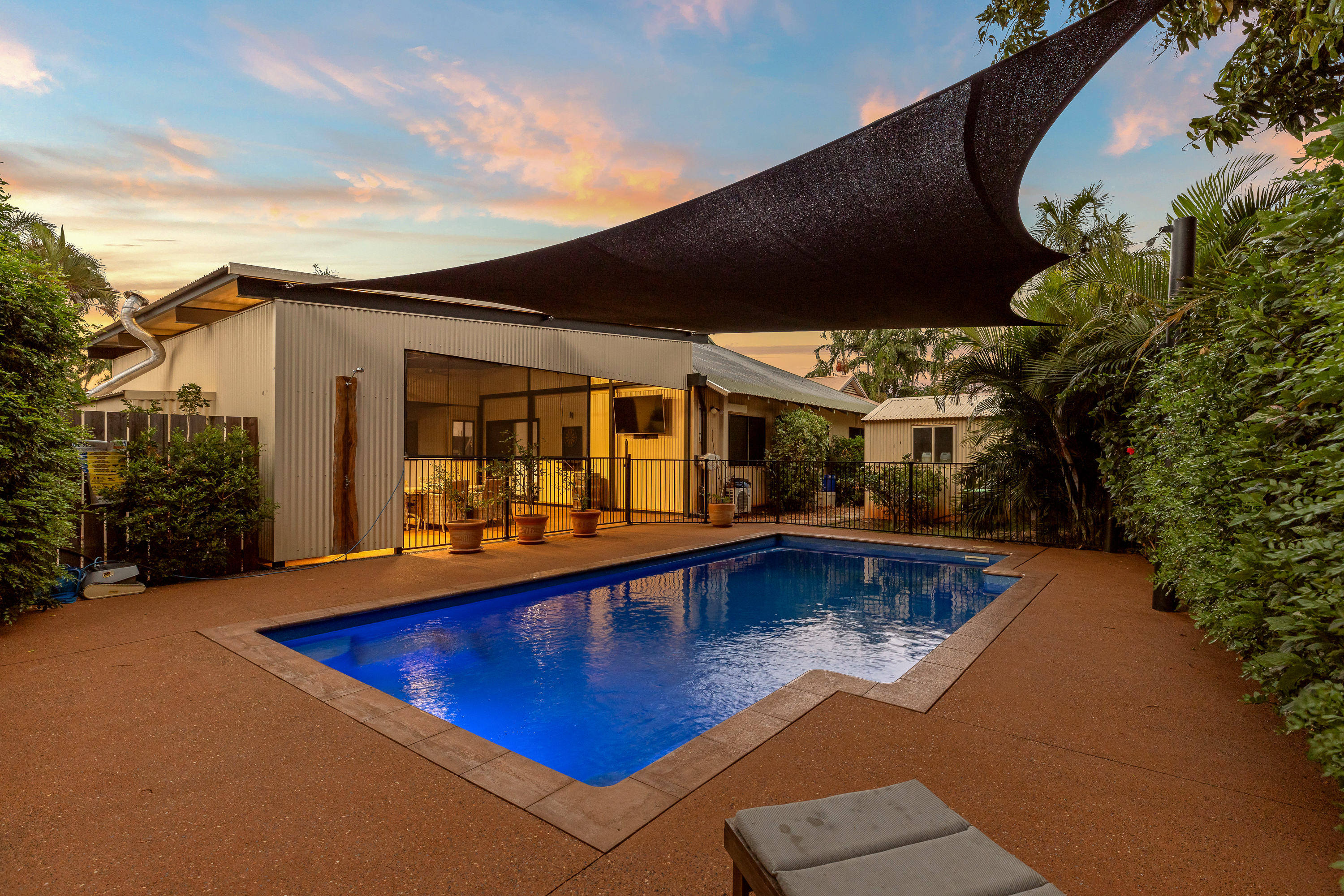 Expansive 5×2 Home with Shed, Solar & Swimming Pool!