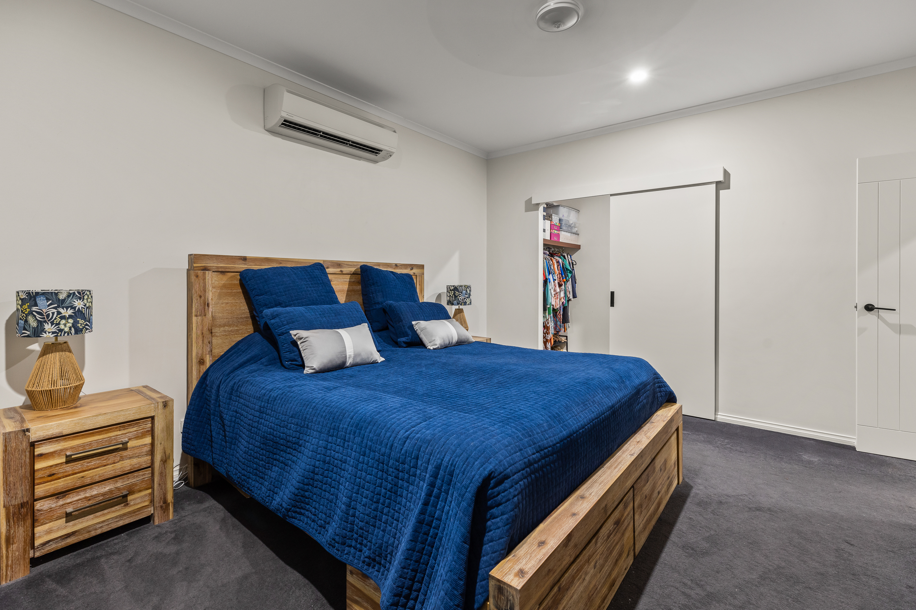 Expansive 5×2 Home with Shed, Solar & Swimming Pool!