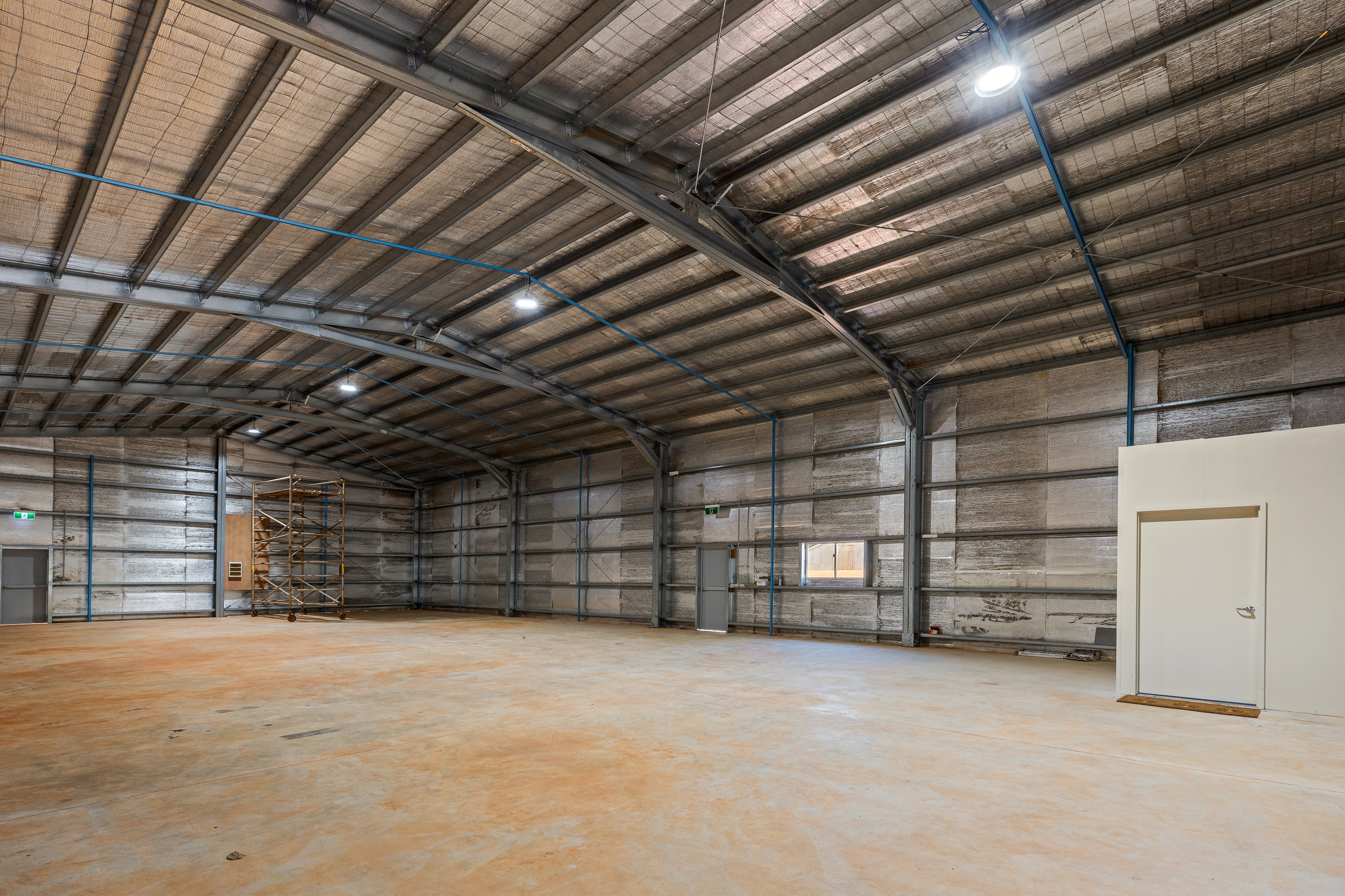 Secure Commercial Shed with Excellent Access & Hardstand