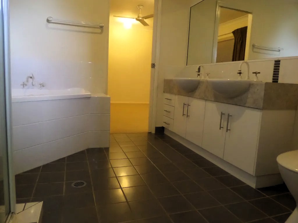 Executive Family Living in Prestigious Glenella