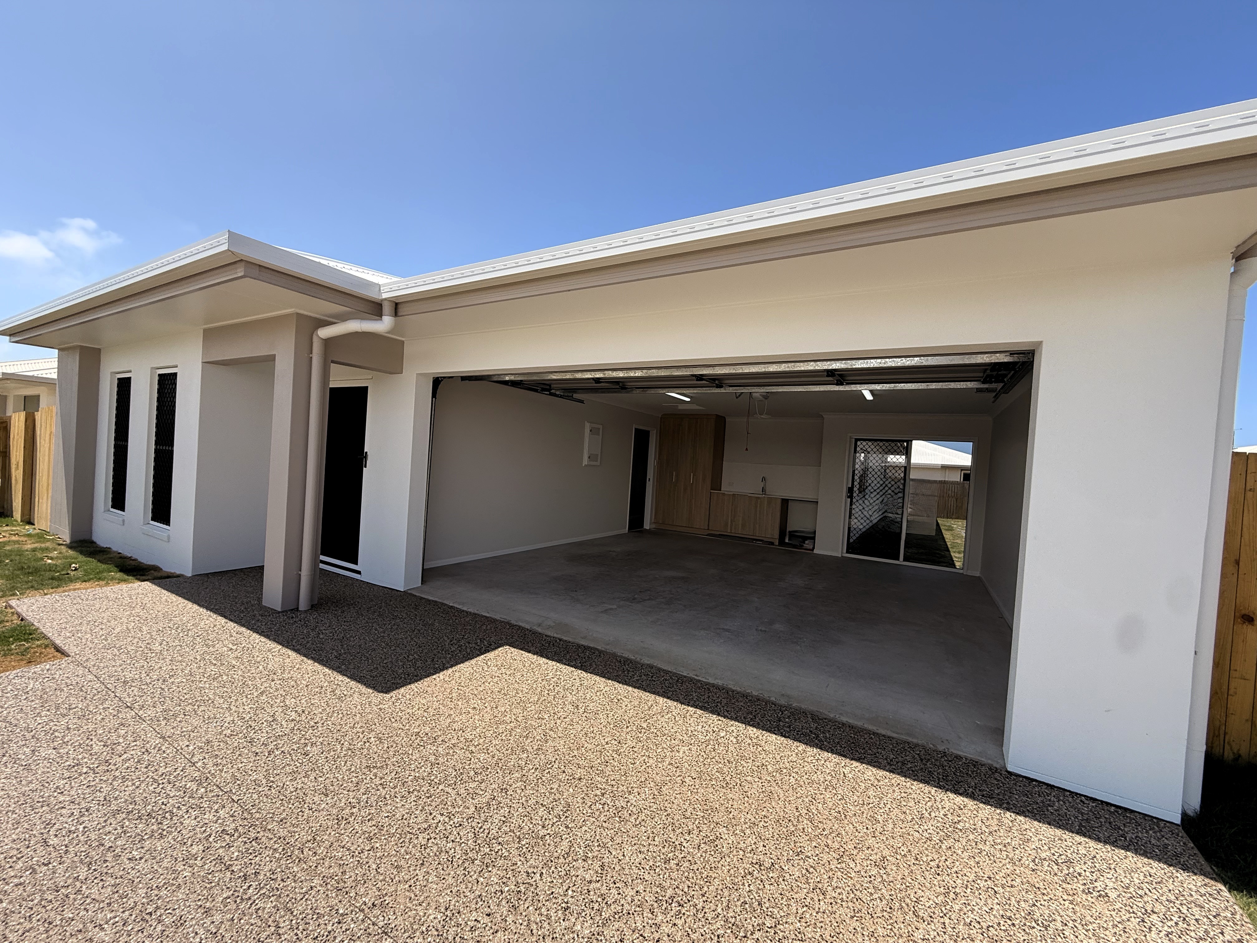 Brand new CJ Smith Homes build in Royal Sands  modern, spacious and ready to move in!