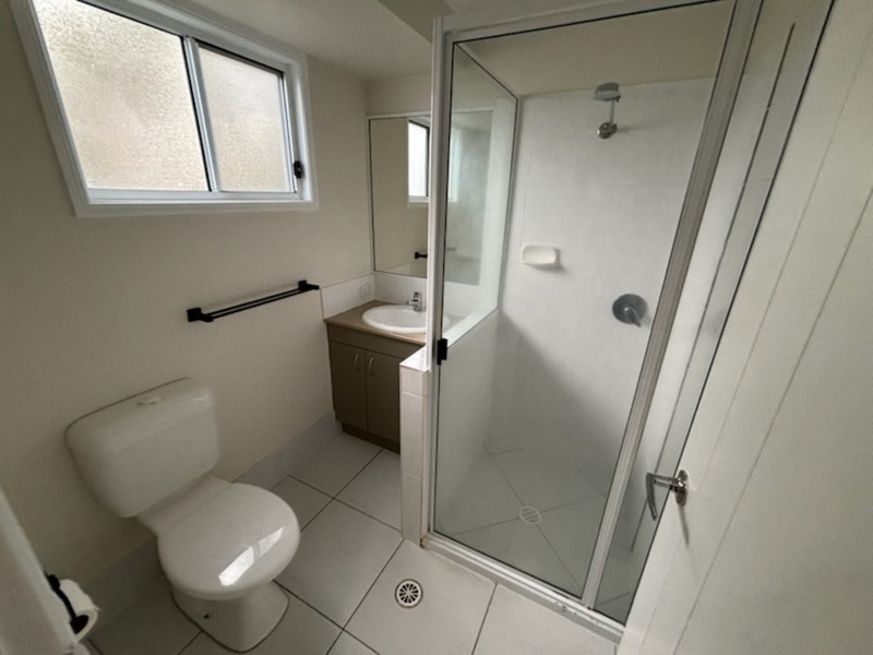 Large Modern 4 Bedroom Home