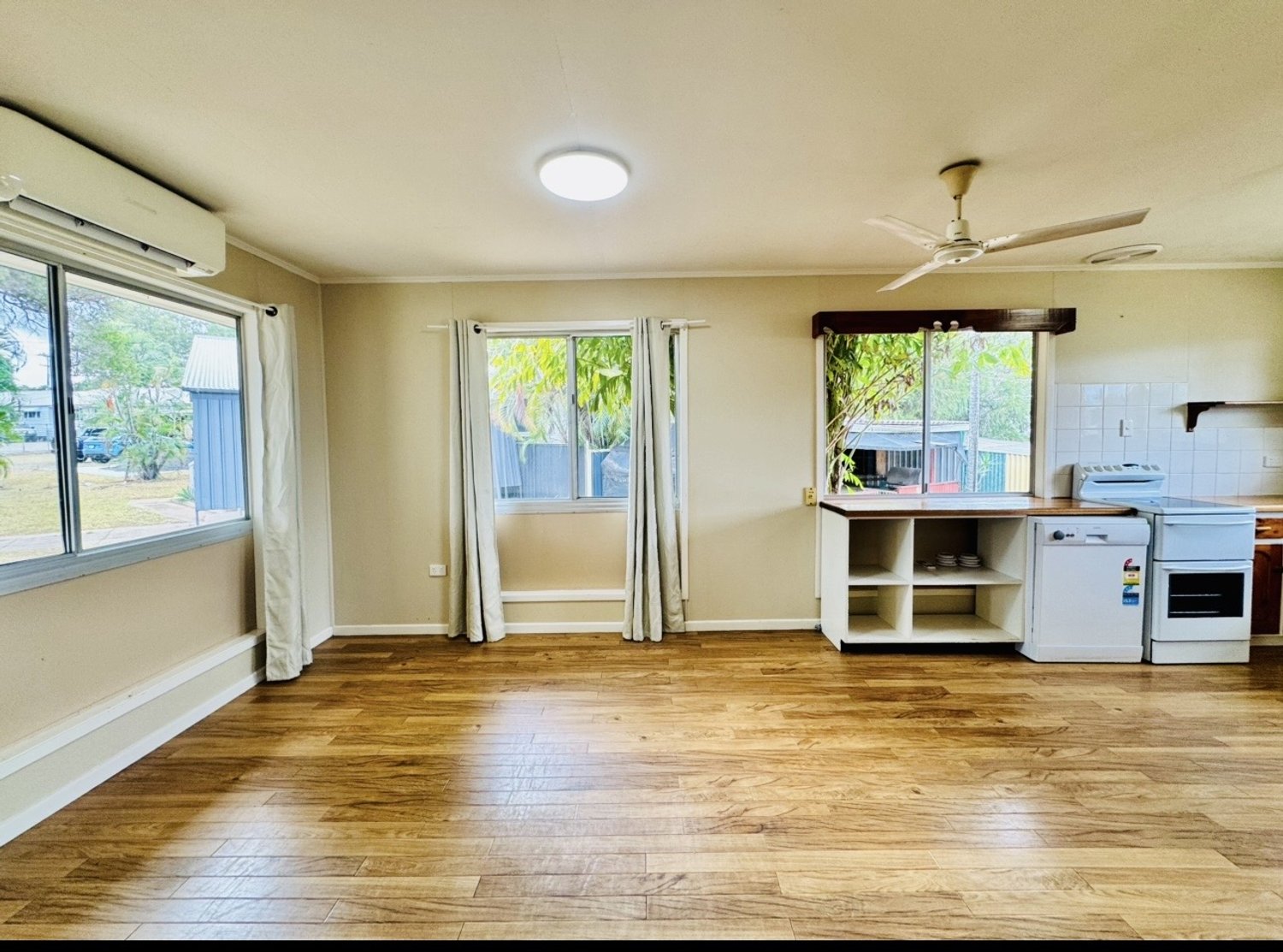 10 HARRIS Court, Moranbah Leased by Infinity Property Specialists - image 2