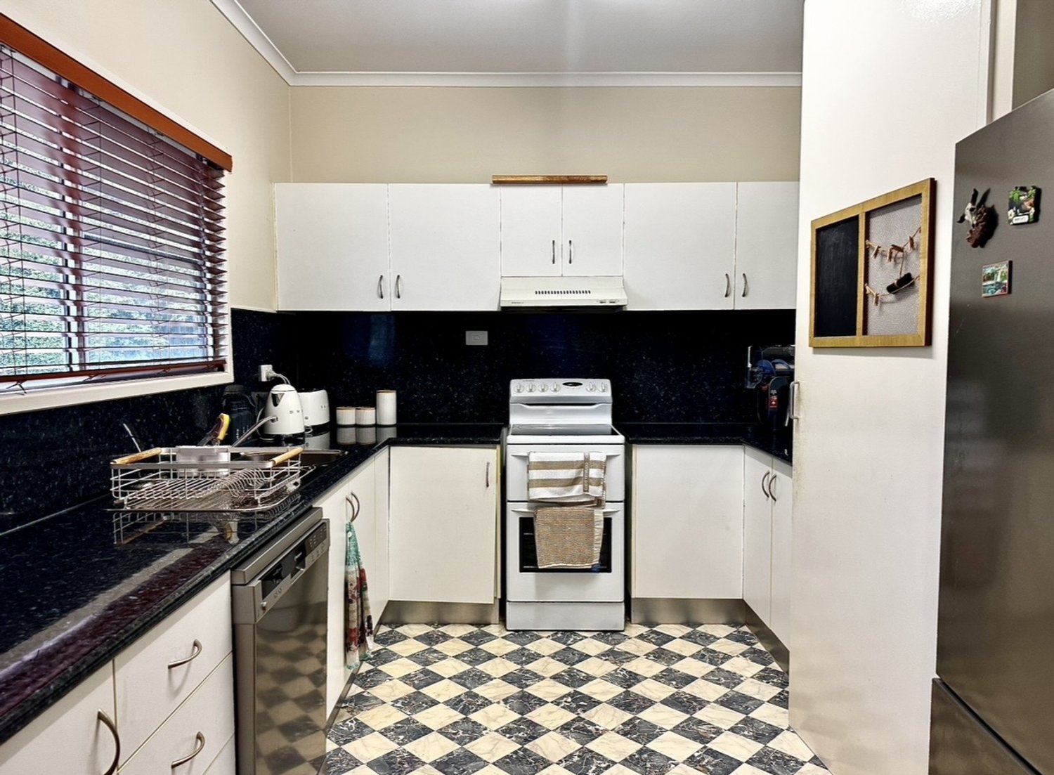 100 MCCOOL Street, Moranbah For Sale by Infinity Property Specialists - image 5