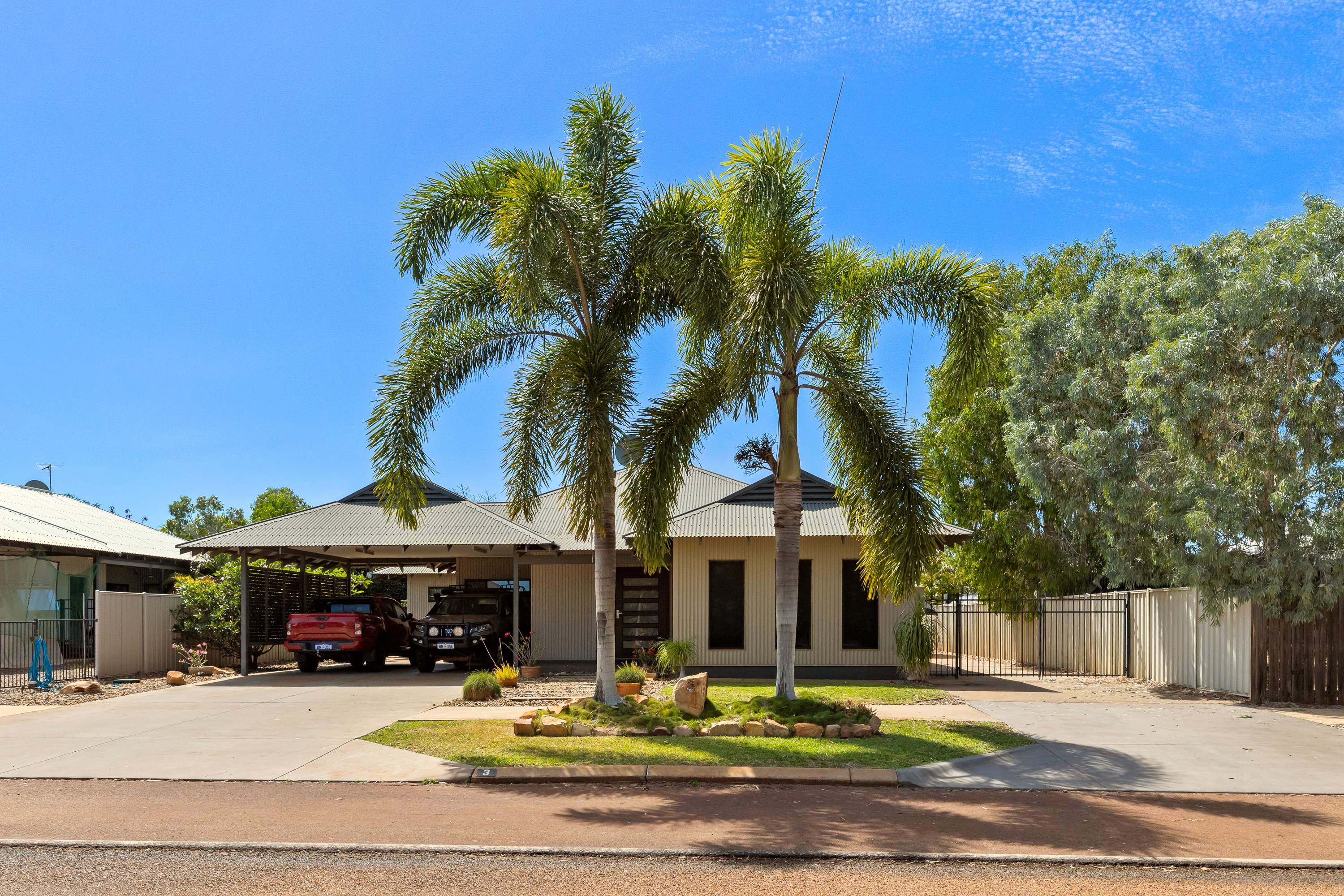 Grand Bilingurr Home with Pool AND Shed!